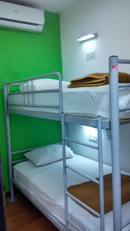Cx Hostel Kuta Raya Екстер'єр фото
