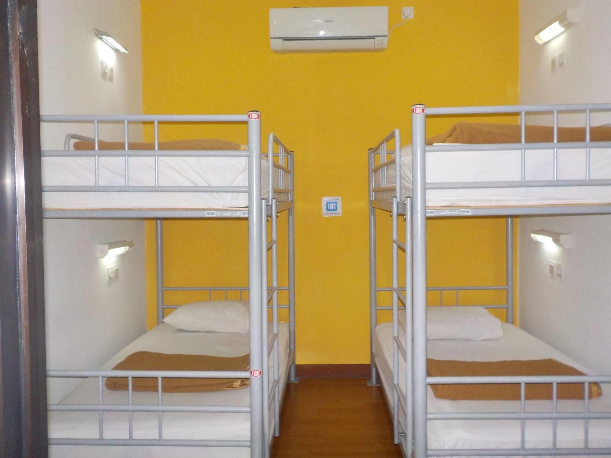 Cx Hostel Kuta Raya Екстер'єр фото