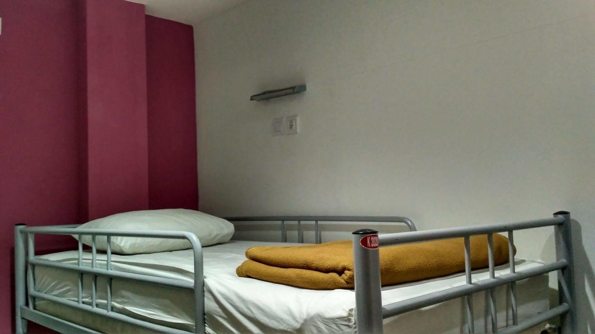Cx Hostel Kuta Raya Екстер'єр фото