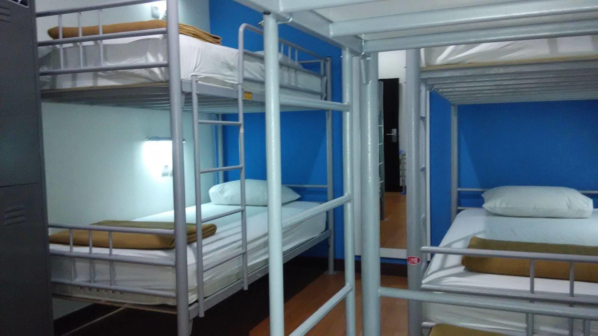 Cx Hostel Kuta Raya Екстер'єр фото