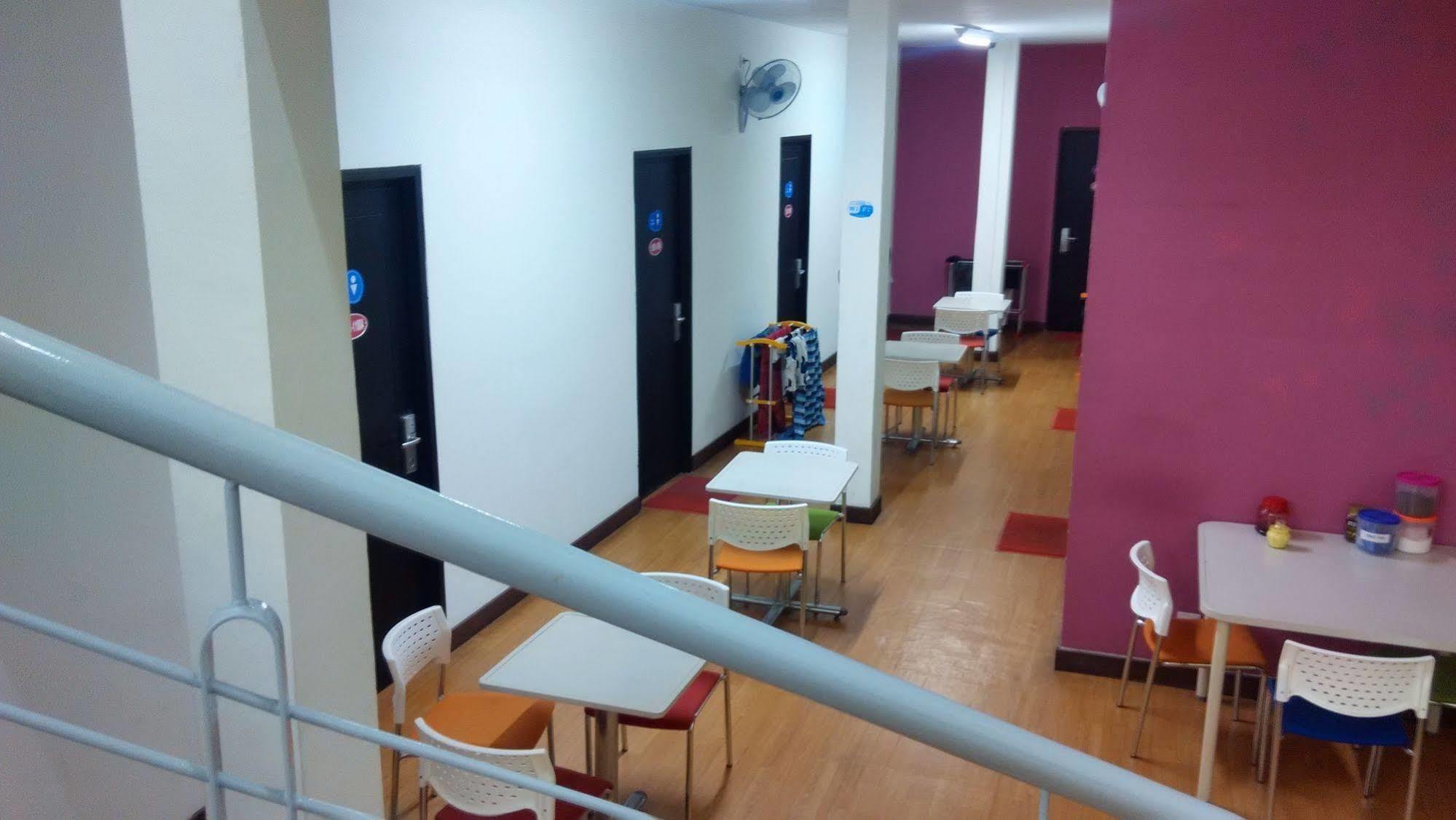 Cx Hostel Kuta Raya Екстер'єр фото