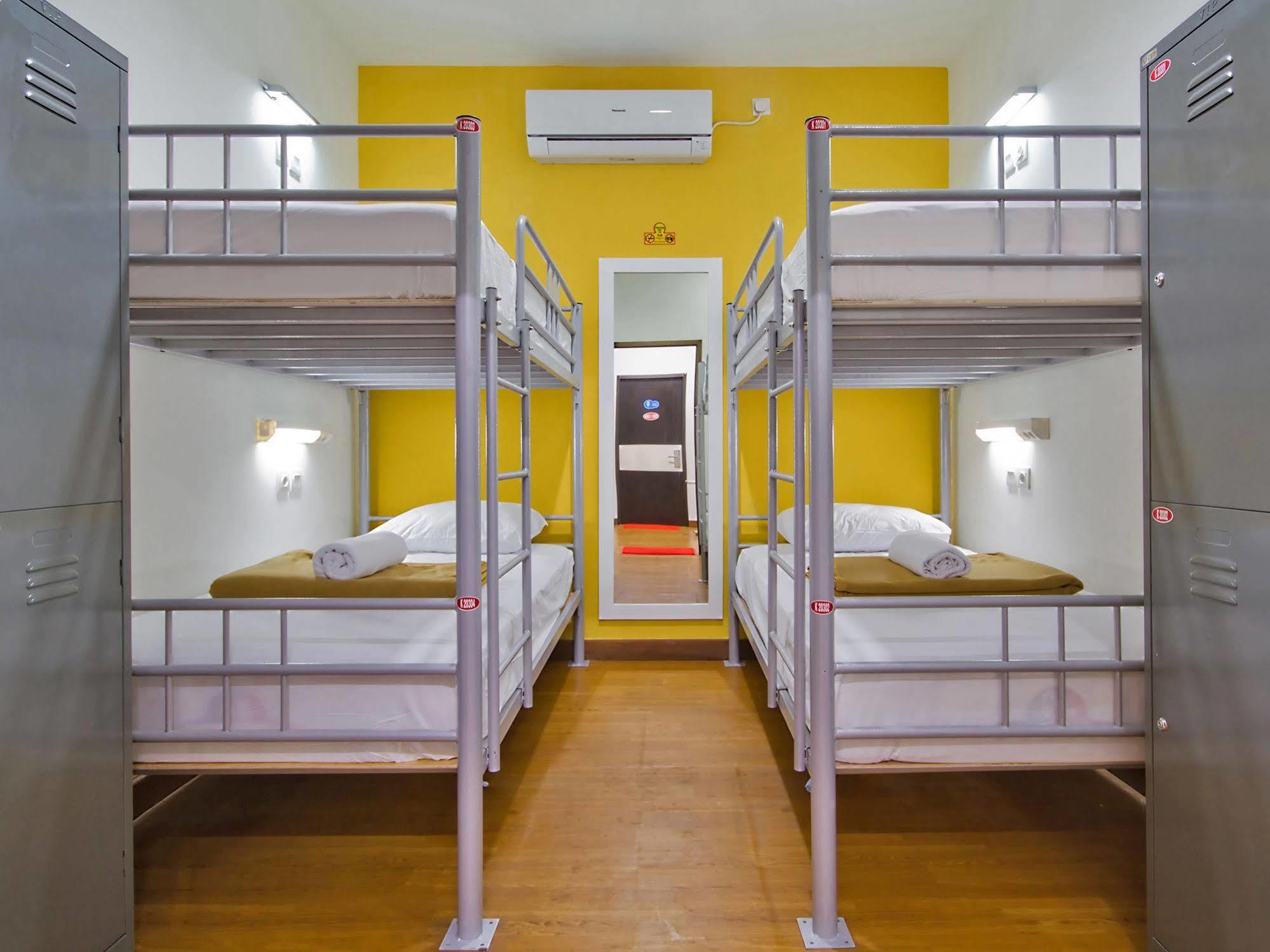 Cx Hostel Kuta Raya Екстер'єр фото