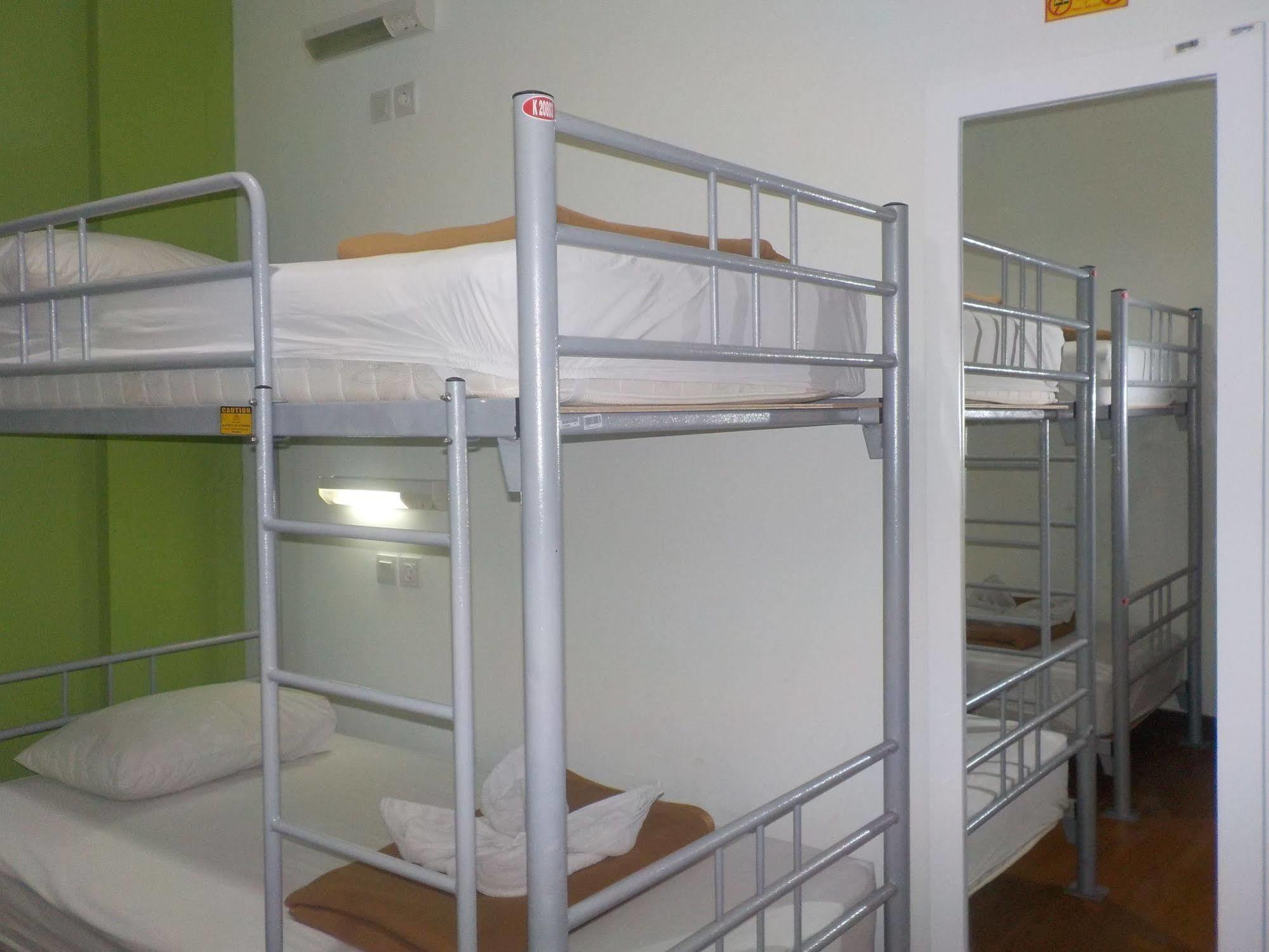 Cx Hostel Kuta Raya Екстер'єр фото