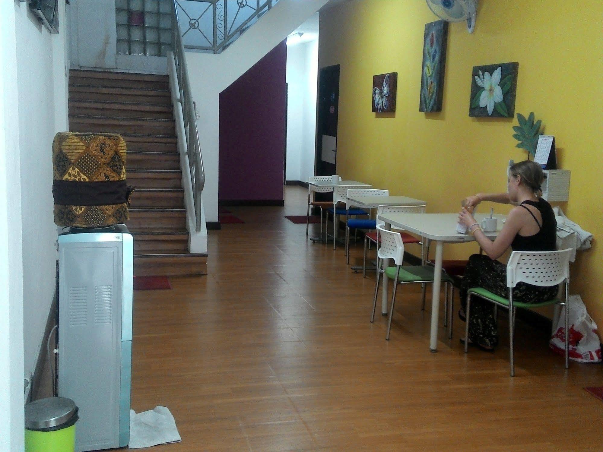 Cx Hostel Kuta Raya Екстер'єр фото